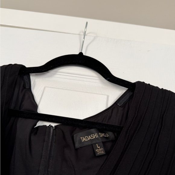 Tadashi Shoji Annika Pintuck V-Neck Black Maxi Gown Dress Formal Event - Picture 6 of 10